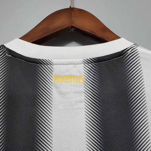 2011-12  Juventus Retro Jersey Home - Image 4